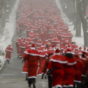 runners-dressed-as-father-christmas-take-part-in-the-santa-claus-run-of-michendorf-near-berlin-ay_99475334