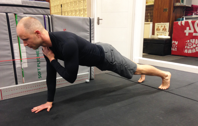 Hand to shoulder plank